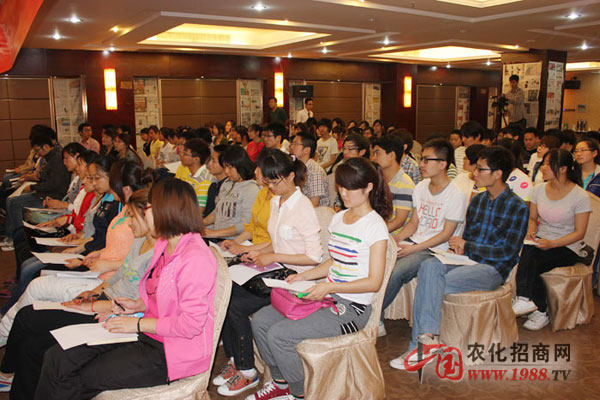 認(rèn)真的填寫(xiě)問(wèn)卷