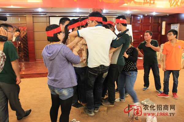 風(fēng)雨同舟-我們在堅(jiān)持