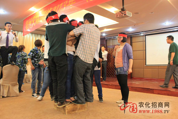 風雨同舟-團隊凝聚力的體現(xiàn)