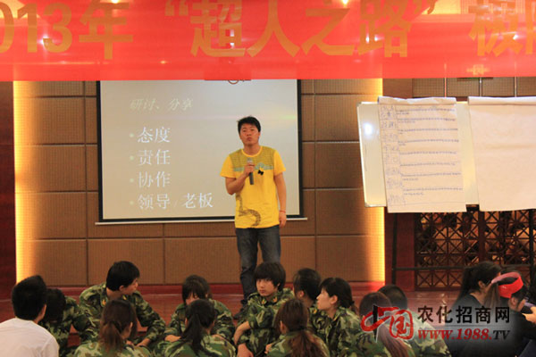 感恩領(lǐng)導(dǎo),是他們默默為我們承受苦難