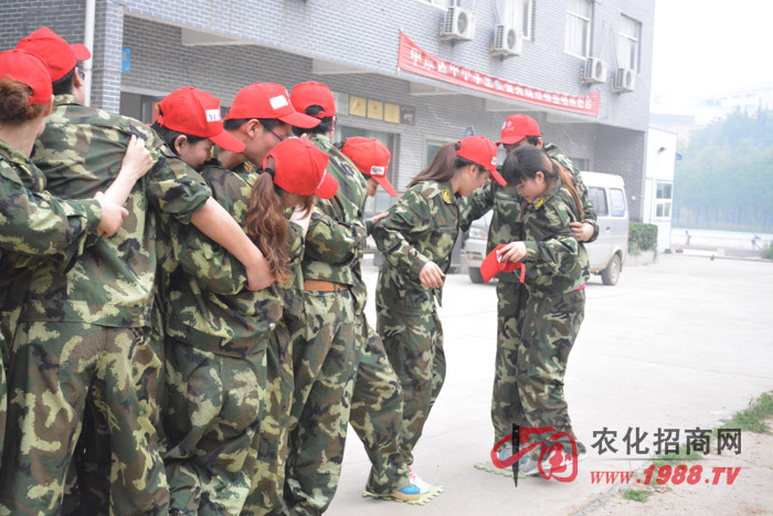 ͨ�^�M�Ɂ��R�d�Ҷ��������˴�֮�gҪ�໥�f(xi��)�����໥������Ҫ���ø����ͷ�I(xi��n)��