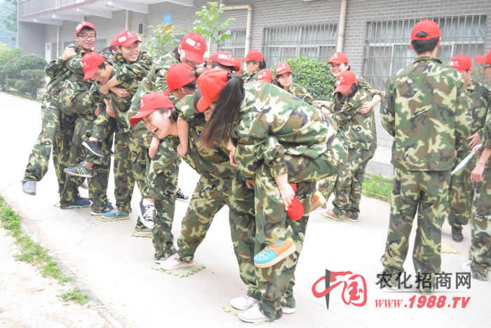 �M�Ɂ��R�d��һ��׌�҂��˽�F��ЈF�Y���f(xi��)������������I�������Ҫ�Ե��Ŀ��