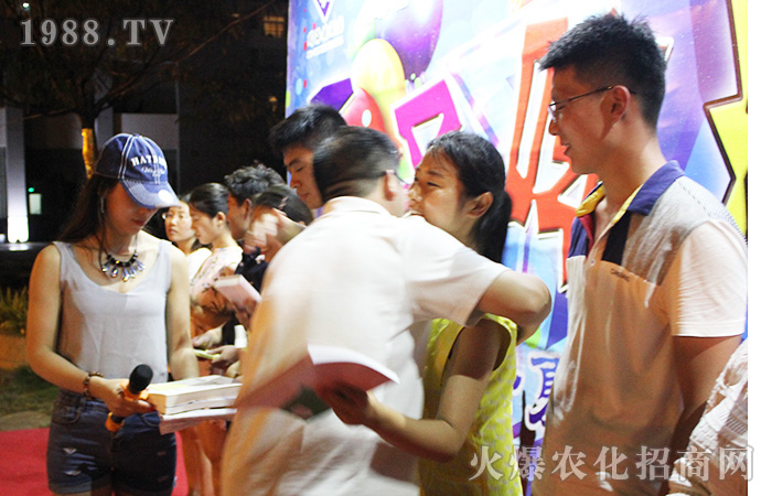 ����һ���e�ӵĺ���ʢ��