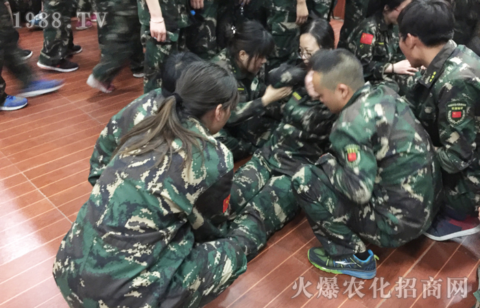 ����ͻ��������ÿһ����ǰ�ж����ի@��