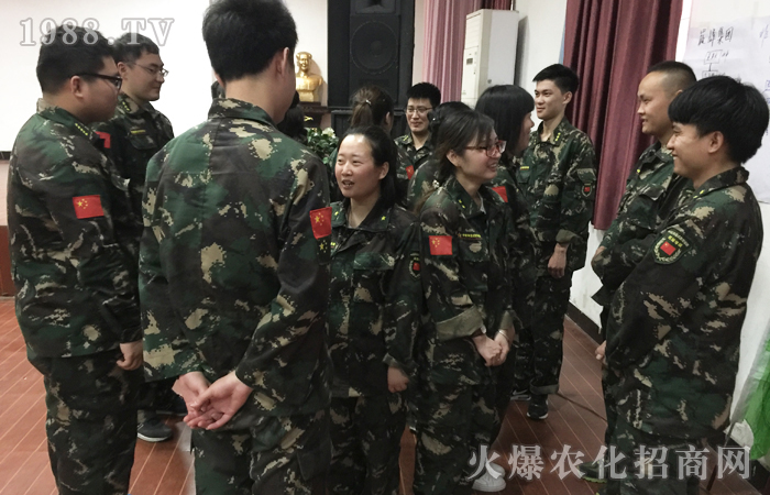 ����ͻ��������ÿһ����ǰ�ж����ի@��