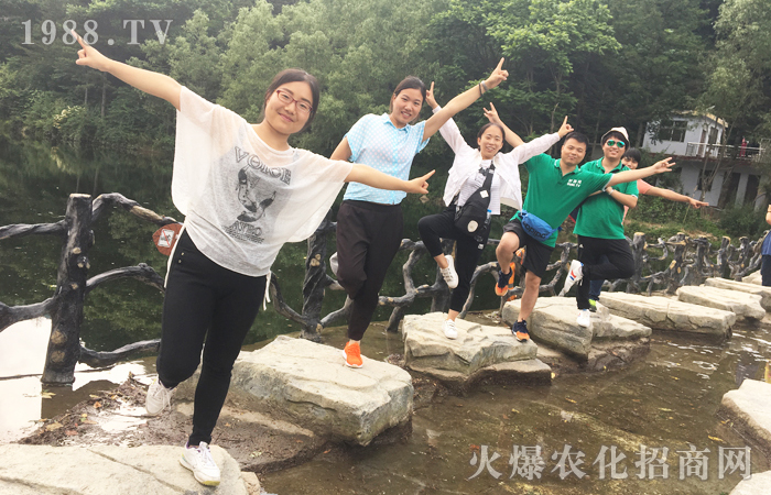 �](m��i)�б��˸��ߵ�ɽ���](m��i)�б��_���L(zh��ng)��·��