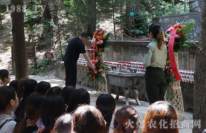 ��ꖼtɫ֮�ã���η�D��������ֱǰ��