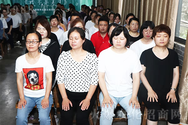 �����y������������