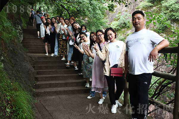 ���Ͼ�ɽ�иУ���ƣ�v���ի@�M��