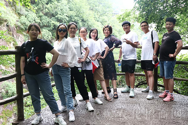 �Ͼ�ɽ֮��|�h�����g�@���磬һ�����gʢ���