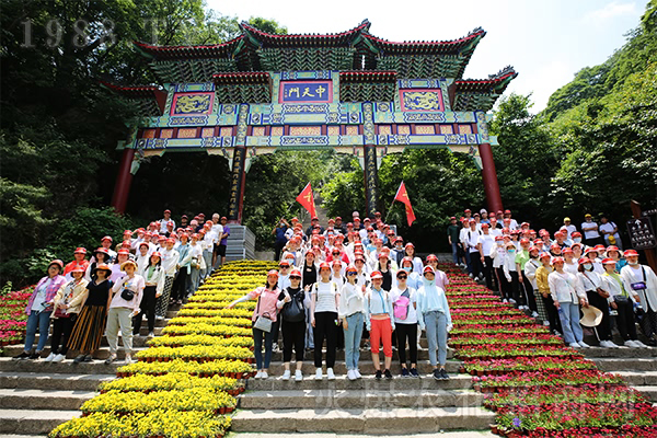 �](m��i)�е����˵�ɽ�