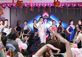 �pӯ�Ĳ������M�@Ů�˵Ķ��ˣ����ڻ�T�_(t��i)����