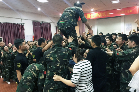 成功路上充滿荊棘，團結(jié)一心，終讓我們所向披靡！