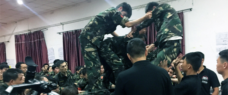 不拋棄，不放棄，全力以赴火爆人，凝聚一心戰(zhàn)佳績！