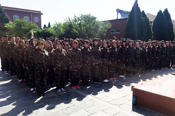 整體劃一、一令一動，火爆網(wǎng)全體學(xué)員迅速集合！