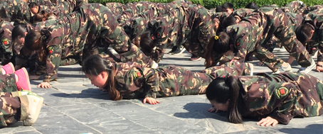 一人犯錯全體受罰，這就是團隊精神！