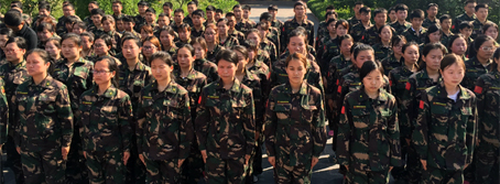 冬練三九，夏練三伏；火爆狼群，千錘百煉；