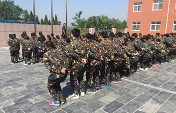 磨礪意志，奮發(fā)沖刺，展現(xiàn)自我！