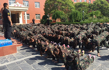 遵守承諾，穿上迷彩服我們就是軍人！