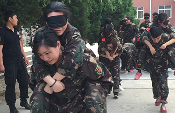 不管沿途有多艱險，我都將攙扶著你勇敢前行！