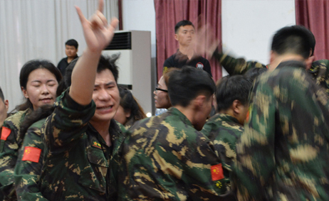 滿腔熱血為榮譽，拼搏奮斗比高低！