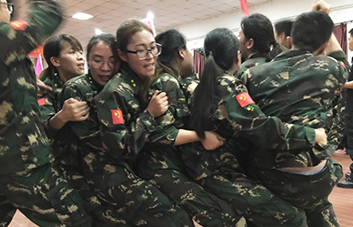 我們必須堅持，因為夢想和希望在前方！