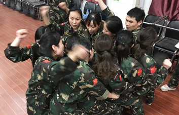 為了夢想，為了團隊，每個人必將堅持下去！