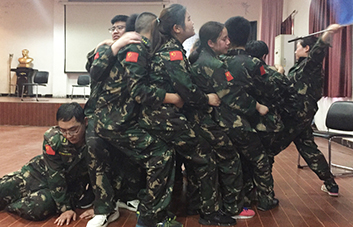 團結(jié)一致，同心同德！