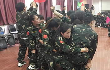 夢想能把迷茫驅(qū)散，堅持能把退縮打??！