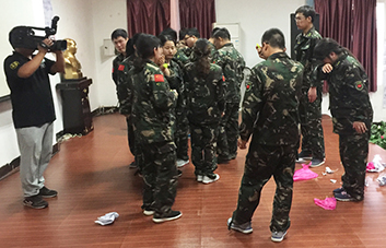 要想比別人優(yōu)秀，就要付出不亞于任何人的努力！