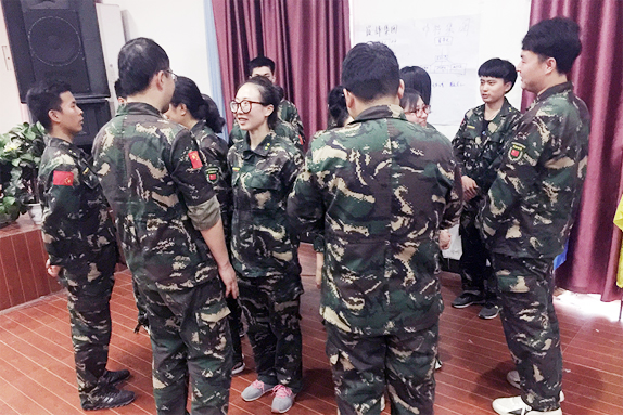 用眼睛去欣賞，用心靈去體會，學(xué)會贊美，收獲成長！