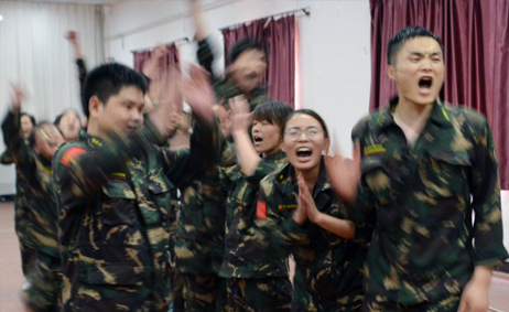 勇者無所畏懼，強者奮勇爭先！