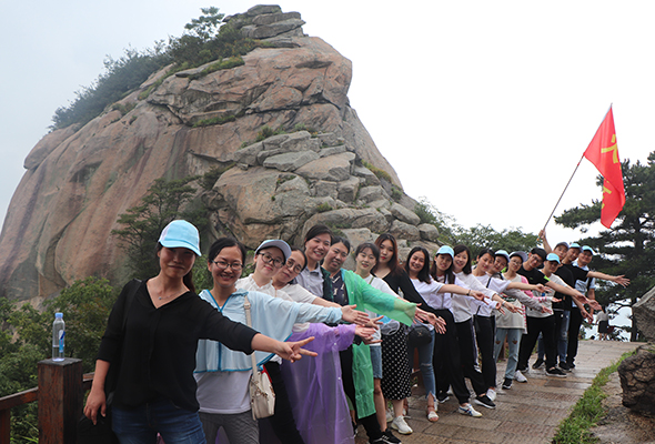 ����չ�ᡢ���i���Q�����ˠ�(zh��ng)���𱬗����ģ�