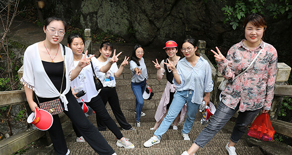 �S��̤��ǧɽ�fˮ���^ʯ�֣��p�w����