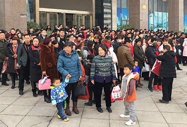 ��ʮ����������B(y��ng)�������gӭ��ĸ���c��10����