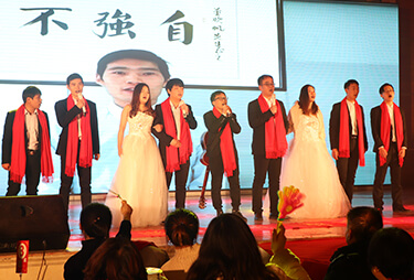 ����(��i)��ɽ��һ�������H�������˺ܶ��˵�����